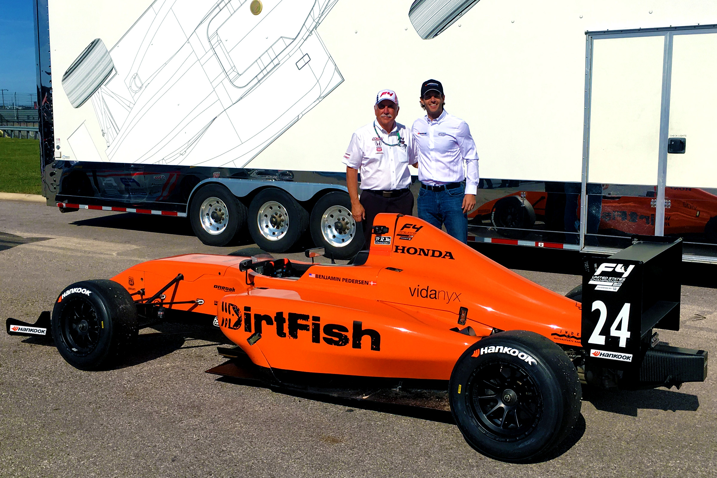 F4 U.S. 출전  레이싱 차량